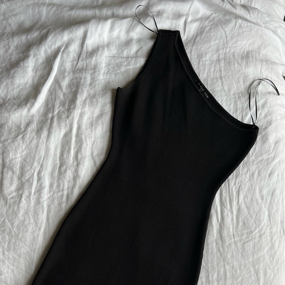 Black One Shouldered Bodycon Mini Dress - Picture 10 of 11